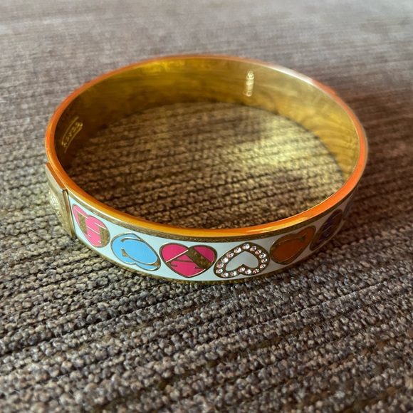 EUC Coach Heart Bracelet - Picture 3 of 13